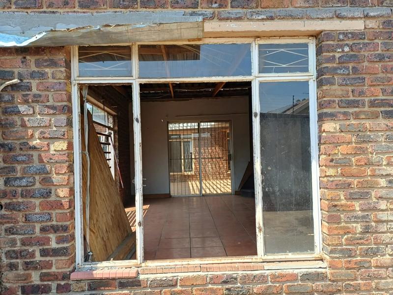 5 Bedroom Property for Sale in Nimrodpark Gauteng