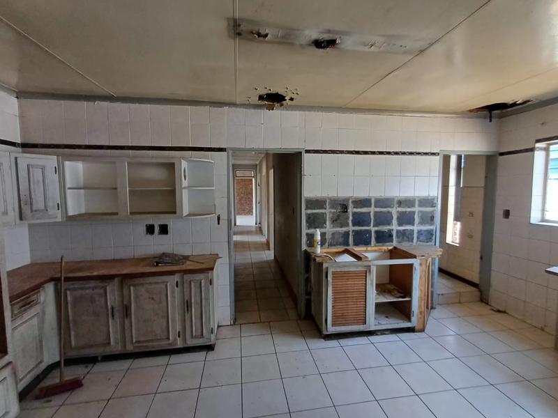 5 Bedroom Property for Sale in Nimrodpark Gauteng