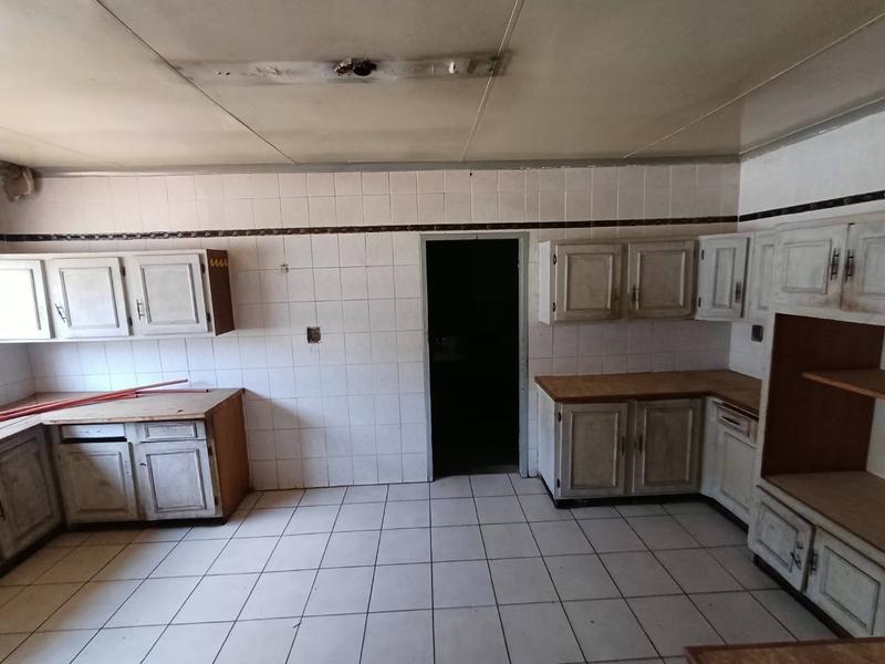 5 Bedroom Property for Sale in Nimrodpark Gauteng
