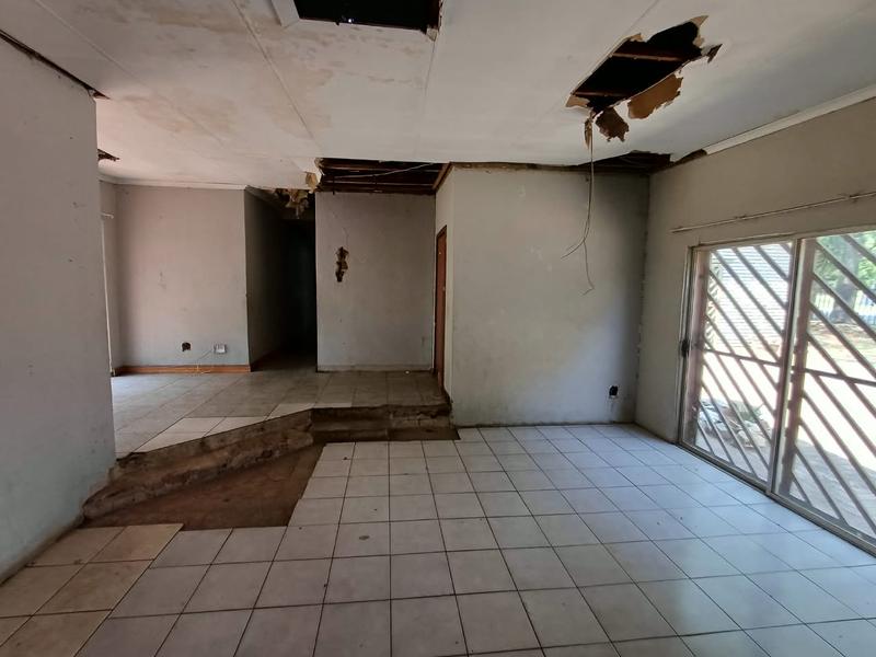 5 Bedroom Property for Sale in Nimrodpark Gauteng