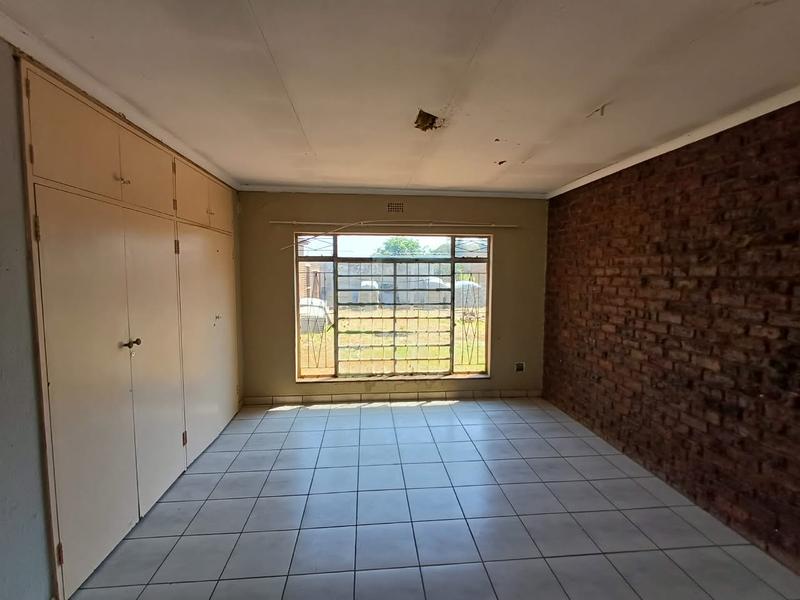 5 Bedroom Property for Sale in Nimrodpark Gauteng