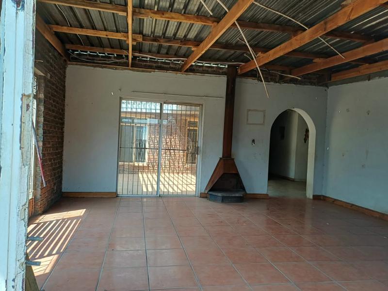 5 Bedroom Property for Sale in Nimrodpark Gauteng