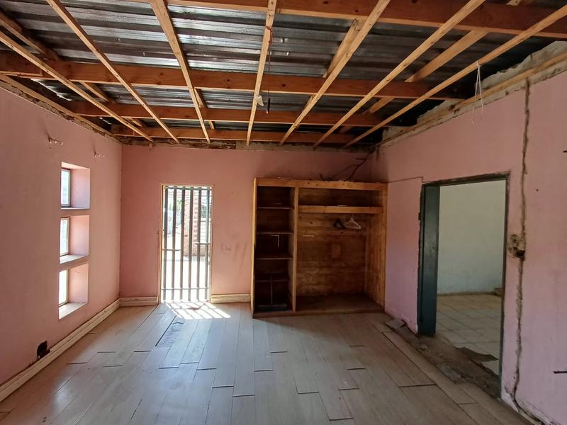 5 Bedroom Property for Sale in Nimrodpark Gauteng