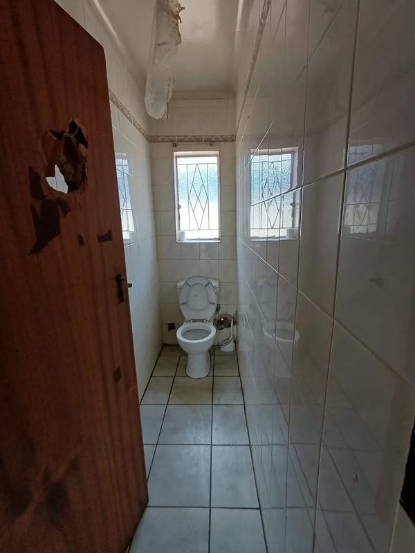 5 Bedroom Property for Sale in Nimrodpark Gauteng