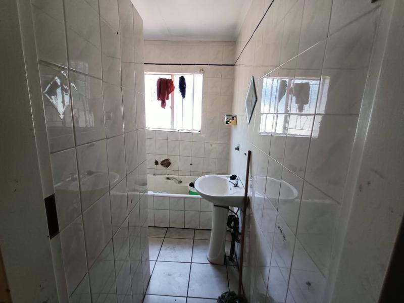 5 Bedroom Property for Sale in Nimrodpark Gauteng