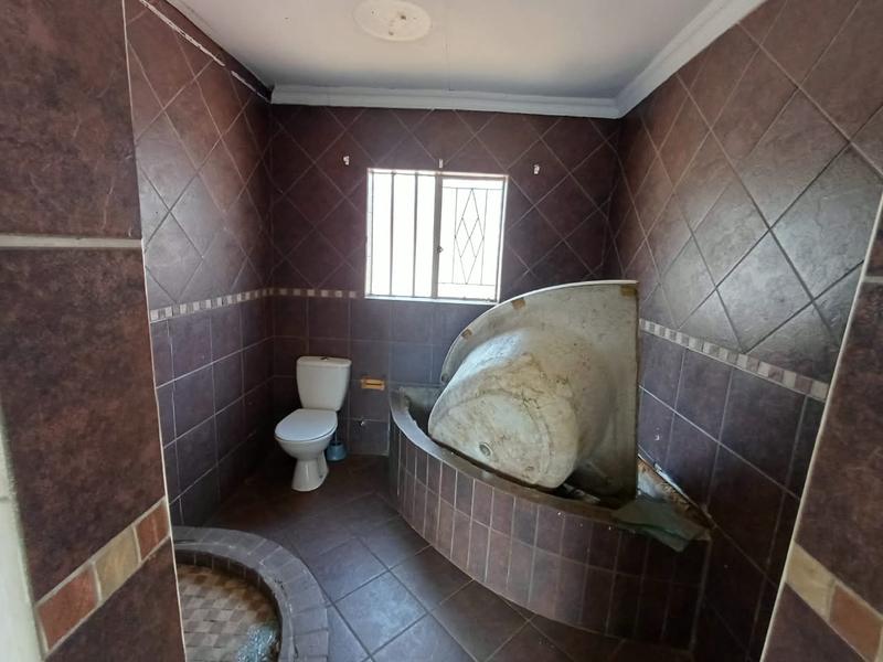 5 Bedroom Property for Sale in Nimrodpark Gauteng