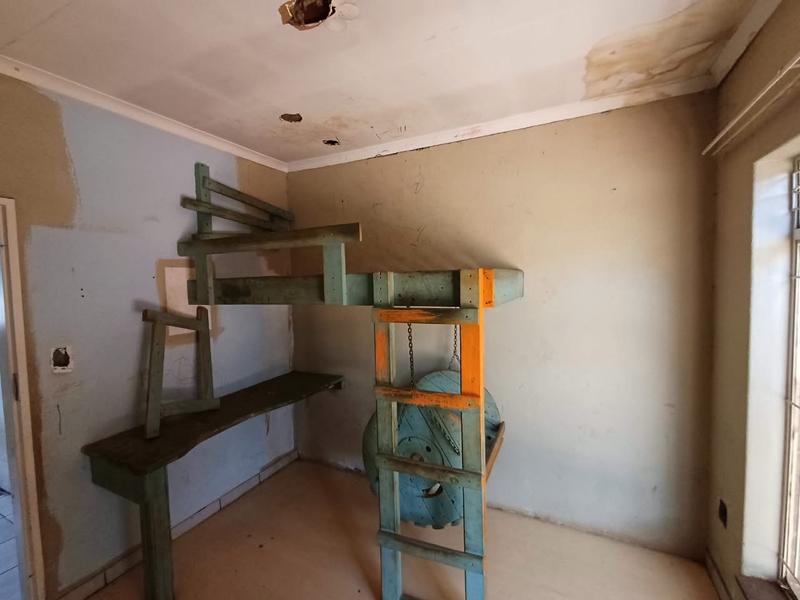 5 Bedroom Property for Sale in Nimrodpark Gauteng