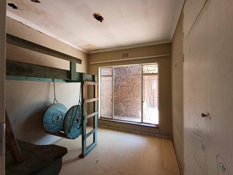 5 Bedroom Property for Sale in Nimrodpark Gauteng