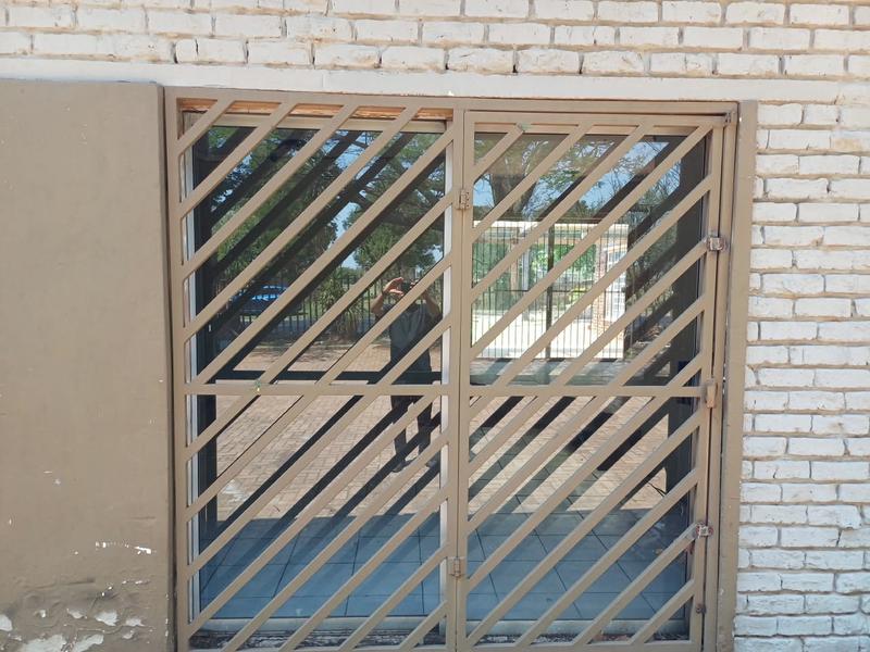 5 Bedroom Property for Sale in Nimrodpark Gauteng