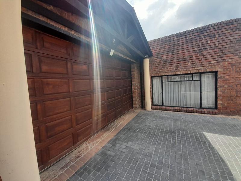 4 Bedroom Property for Sale in Sinoville Gauteng