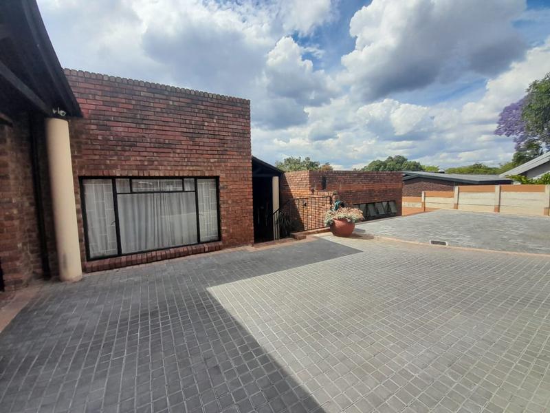 4 Bedroom Property for Sale in Sinoville Gauteng