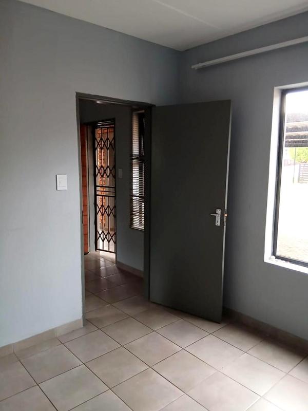 To Let 1 Bedroom Property for Rent in Groblerpark Gauteng