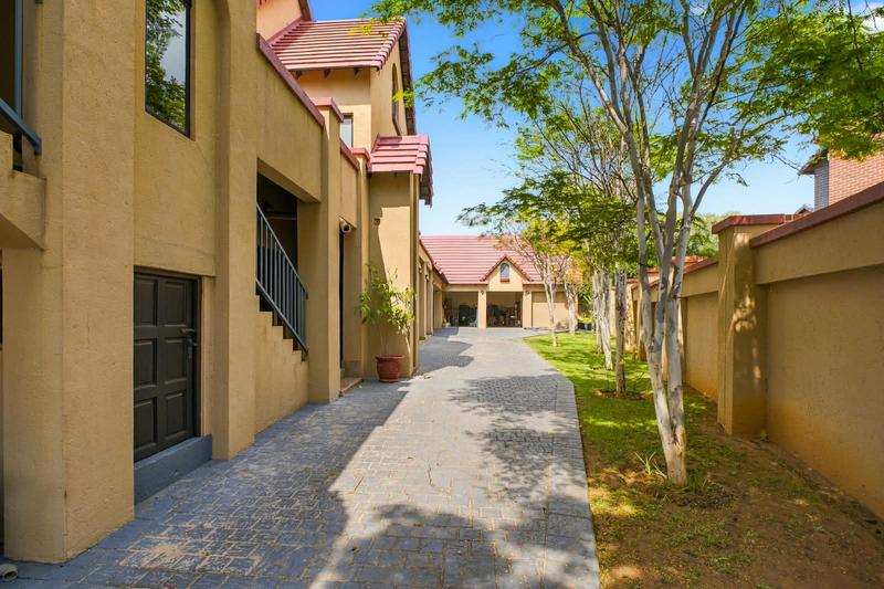 6 Bedroom Property for Sale in Midstream Estate Gauteng