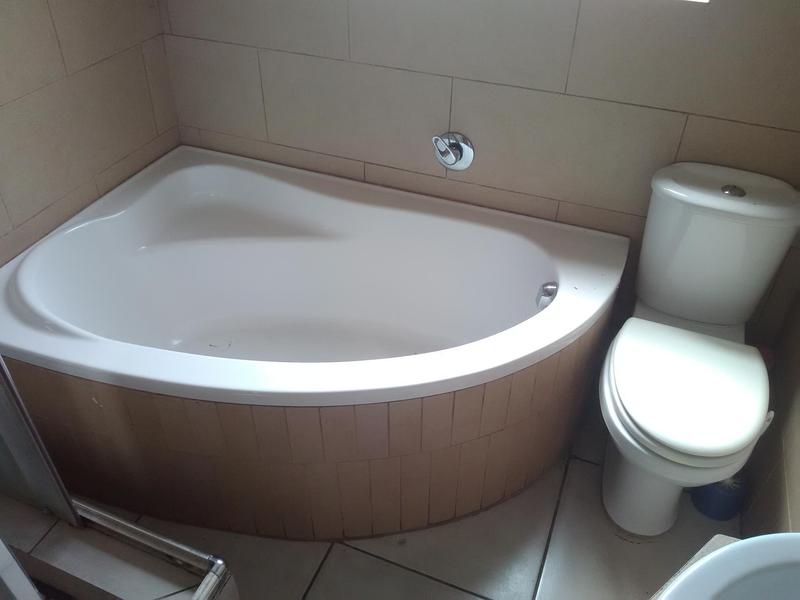 2 Bedroom Property for Sale in Wilro Park Gauteng