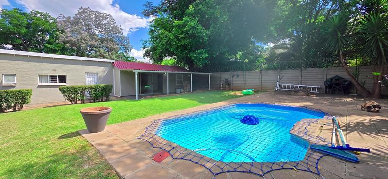 To Let 4 Bedroom Property for Rent in Blairgowrie Gauteng