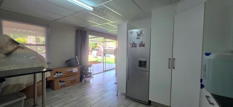 To Let 4 Bedroom Property for Rent in Blairgowrie Gauteng