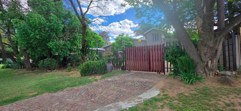 To Let 4 Bedroom Property for Rent in Blairgowrie Gauteng
