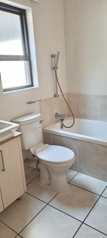 To Let 1 Bedroom Property for Rent in Lonehill Gauteng