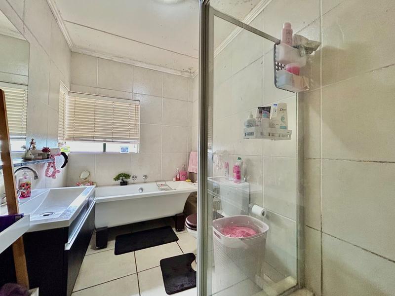 2 Bedroom Property for Sale in Douglasdale Gauteng