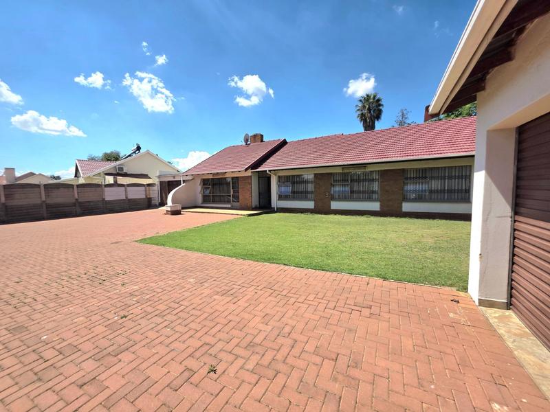 3 Bedroom Property for Sale in Rondebult Gauteng