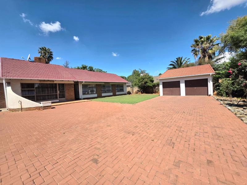 3 Bedroom Property for Sale in Rondebult Gauteng