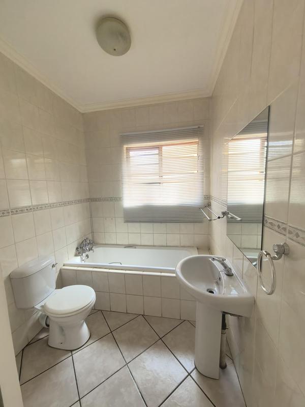 2 Bedroom Property for Sale in Kenleaf Gauteng