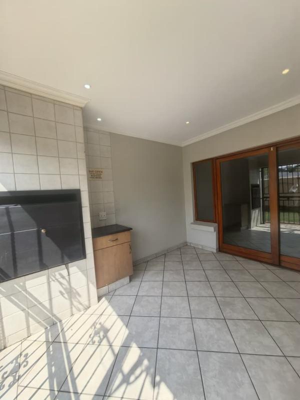 2 Bedroom Property for Sale in Kenleaf Gauteng