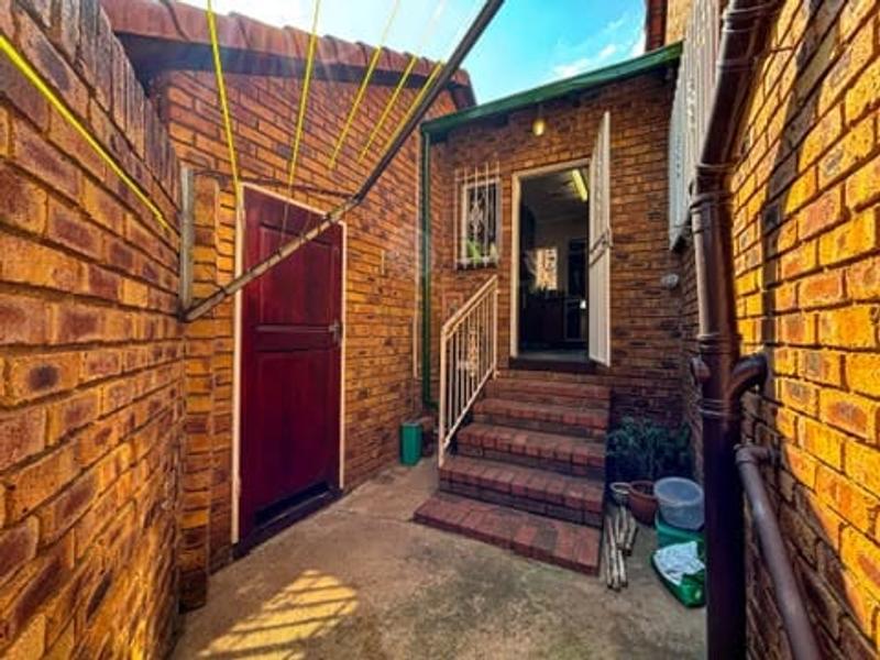 2 Bedroom Property for Sale in Bassonia Gauteng