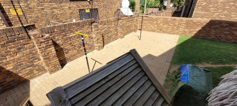 2 Bedroom Property for Sale in Liefde en Vrede Gauteng