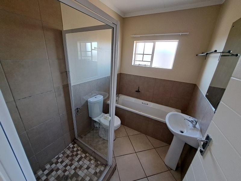 2 Bedroom Property for Sale in Stone Ridge Gauteng