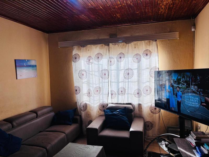 To Let 2 Bedroom Property for Rent in Fleurhof Gauteng