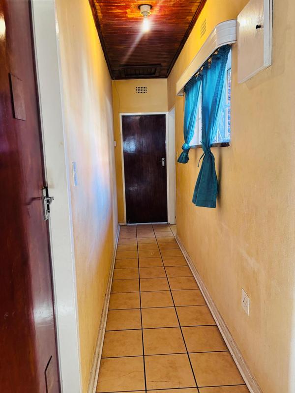 To Let 2 Bedroom Property for Rent in Fleurhof Gauteng