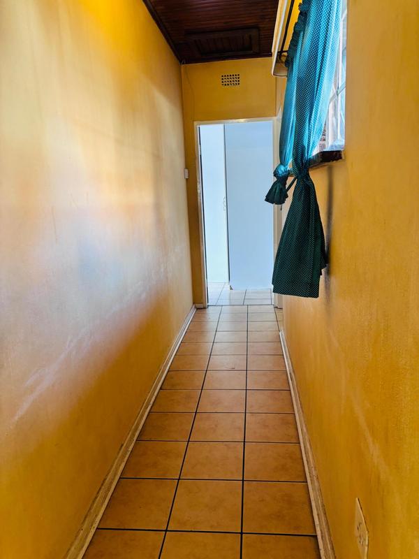 To Let 2 Bedroom Property for Rent in Fleurhof Gauteng