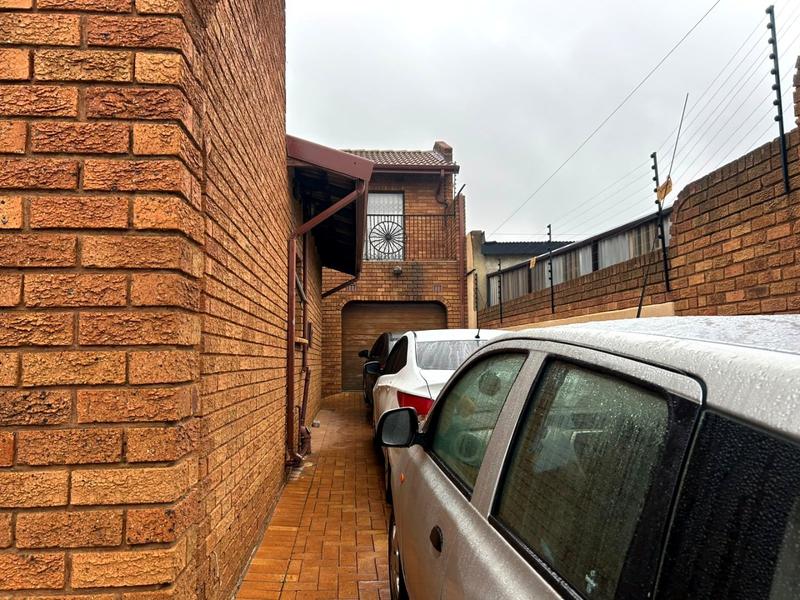 2 Bedroom Property for Sale in Meadowlands Gauteng
