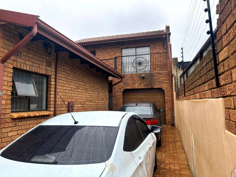 2 Bedroom Property for Sale in Meadowlands Gauteng