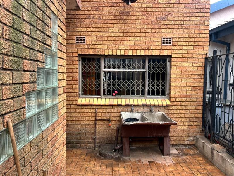2 Bedroom Property for Sale in Meadowlands Gauteng