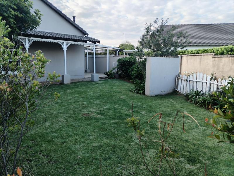 To Let 2 Bedroom Property for Rent in Zwavelpoort Gauteng