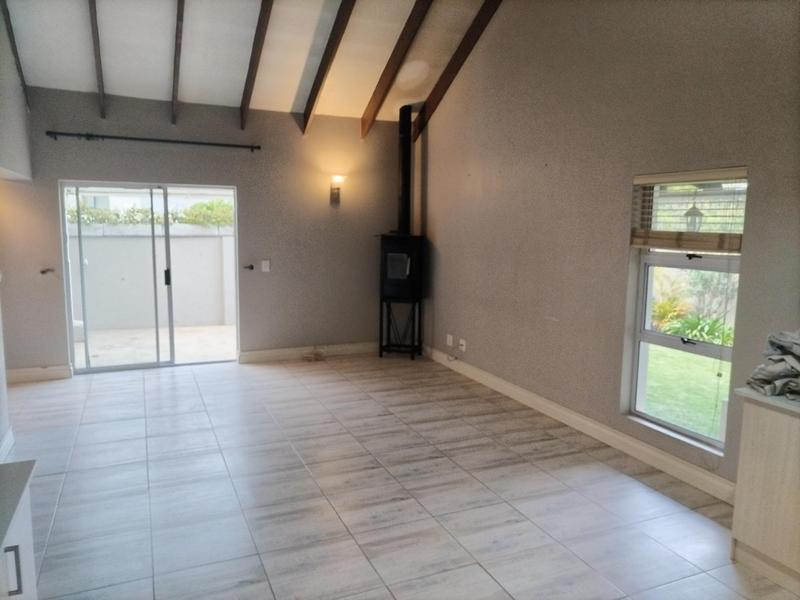 To Let 2 Bedroom Property for Rent in Zwavelpoort Gauteng