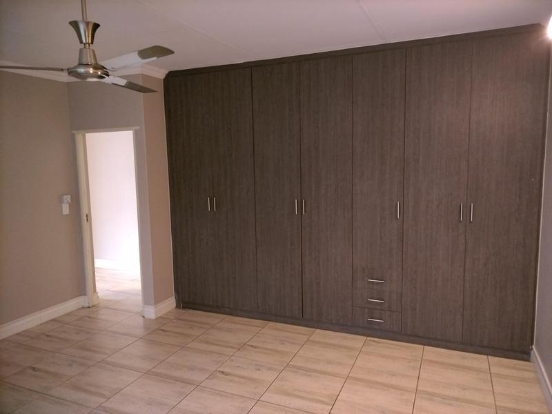 To Let 2 Bedroom Property for Rent in Zwavelpoort Gauteng