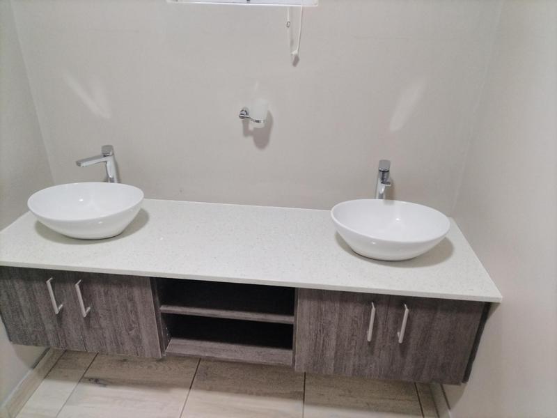 To Let 2 Bedroom Property for Rent in Zwavelpoort Gauteng