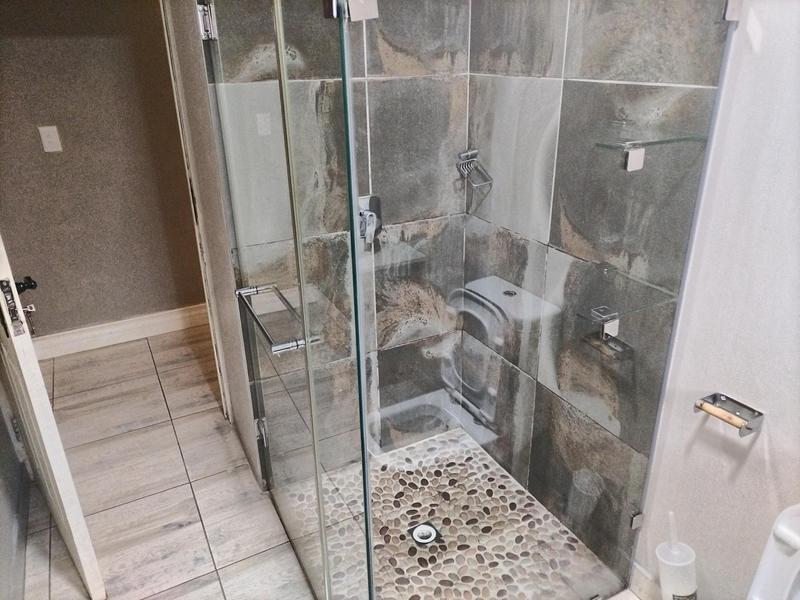 To Let 2 Bedroom Property for Rent in Zwavelpoort Gauteng