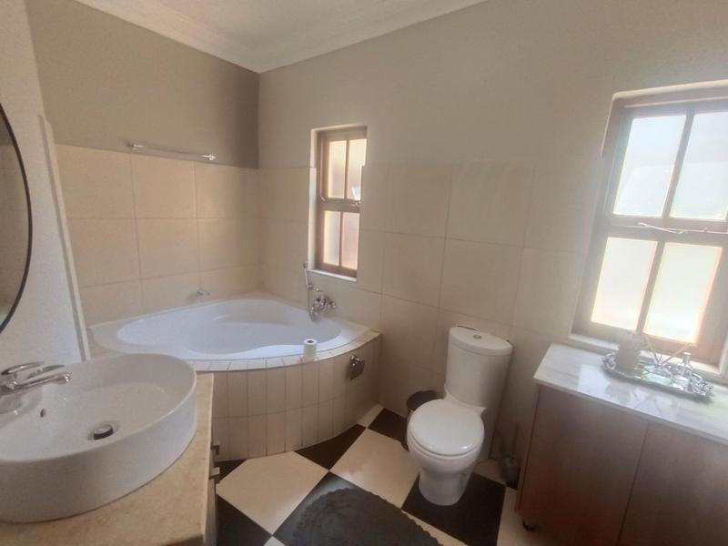 To Let 5 Bedroom Property for Rent in Midstream Estate Gauteng