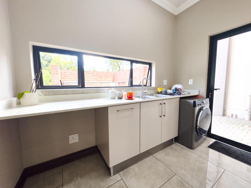 To Let 4 Bedroom Property for Rent in Midstream Ridge Gauteng