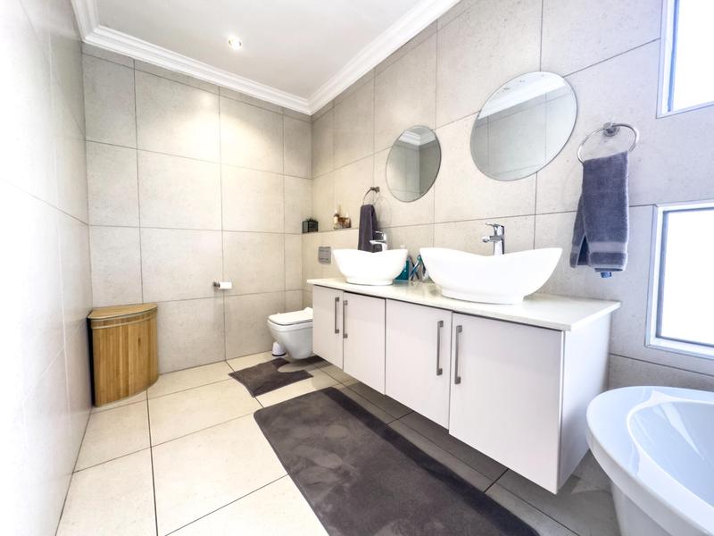 To Let 4 Bedroom Property for Rent in Midstream Ridge Gauteng