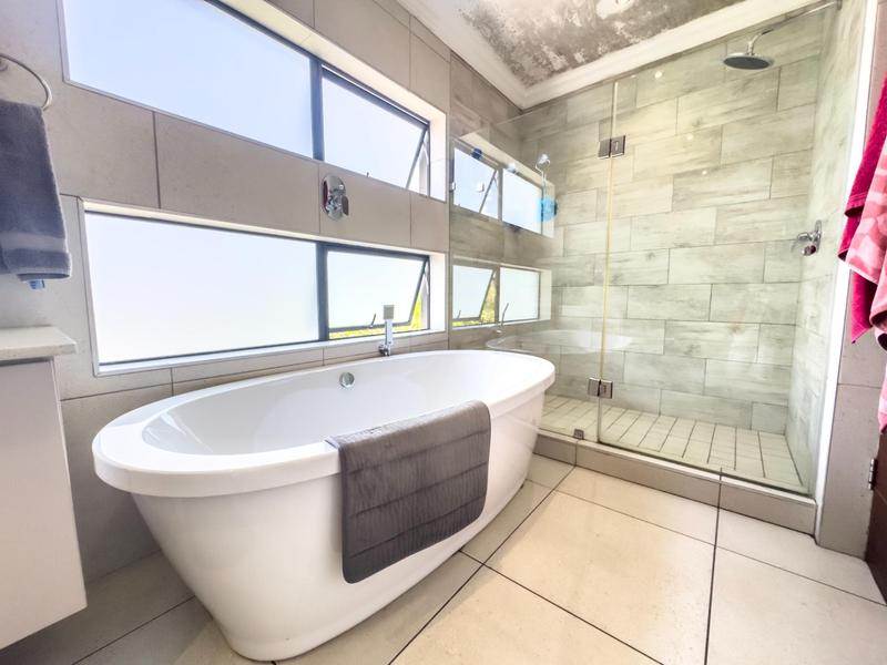 To Let 4 Bedroom Property for Rent in Midstream Ridge Gauteng
