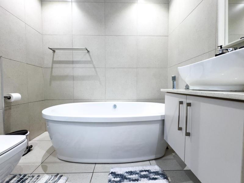To Let 4 Bedroom Property for Rent in Midstream Ridge Gauteng