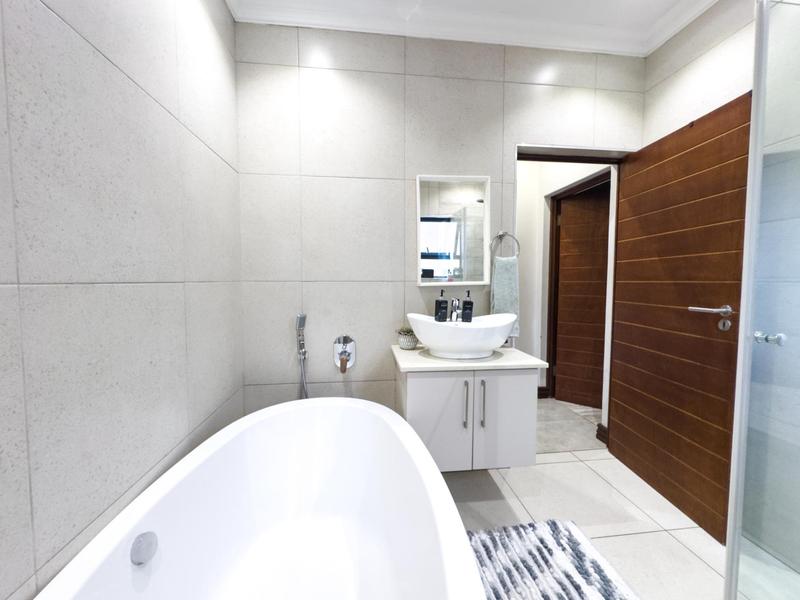 To Let 4 Bedroom Property for Rent in Midstream Ridge Gauteng