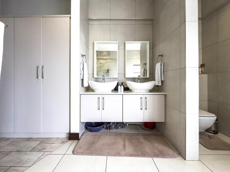 To Let 4 Bedroom Property for Rent in Midstream Ridge Gauteng