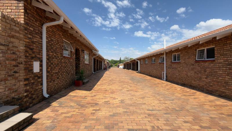 To Let 3 Bedroom Property for Rent in Farrarmere Gauteng