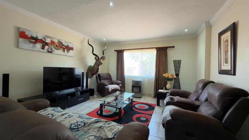 To Let 3 Bedroom Property for Rent in Farrarmere Gauteng